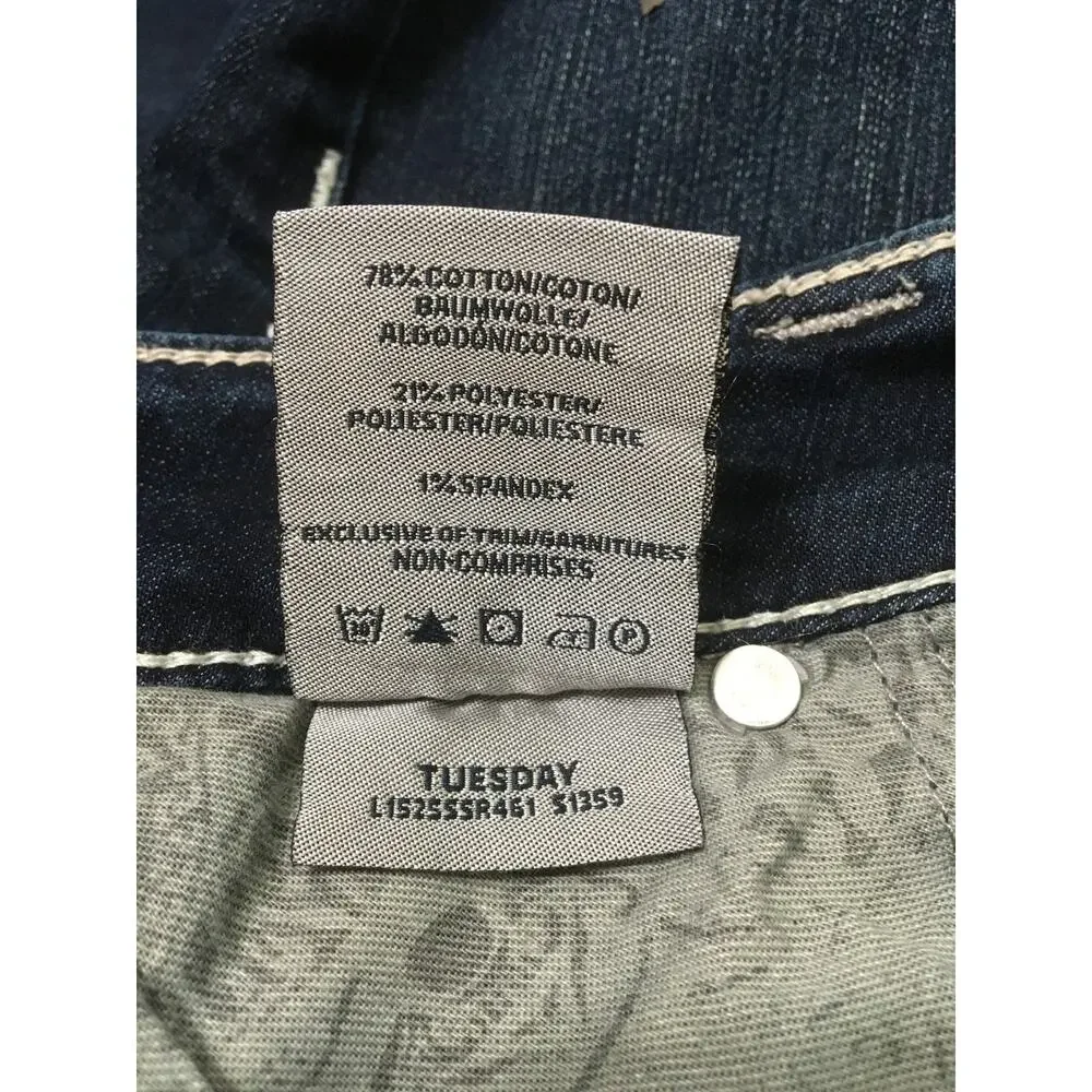Silver jeans Company 25/33 Tuesday Boot Cut Jeans Embroidered Back Pockets